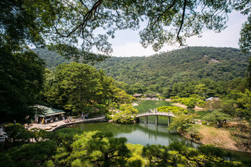 Obraz premium 香川 栗林公園の飛来峰から眺めた芸術的な和の景観
