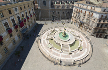 Piazza Pretoria, also known as Piazza della Vergogna, is in the Kalsa district near the Quattro Canti. In the center, the Pretoria fountain which was built in 1554.