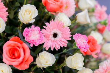 Many kinds of flowers, colorful, bright colors, large bouquets look beautiful, fresh, suitable for use in various festivals.