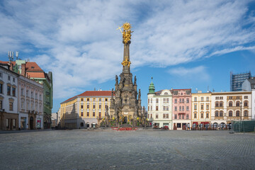 Upper Square and Holy Trinity Column - Olomouc, Czech Republic - obrazy, fototapety, plakaty