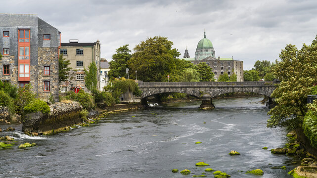 River Corrib running through the city of Galway in West Ireland; Galway, County Galway, Ireland
