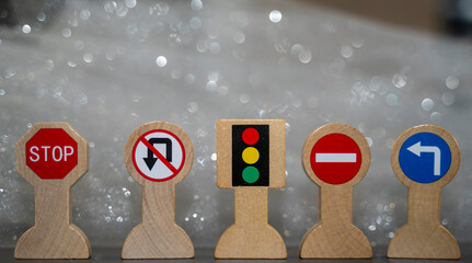 panneaux de circulation français alignés