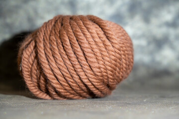 pelotes de laine beige en pure laine © Esta Webster