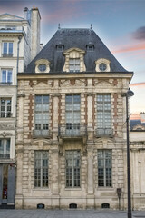 Fototapeta na wymiar Paris, beautiful buildings in the Marais, rue Saint-Antoine in the 4th arrondissement 