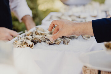 des huîtres au cocktail