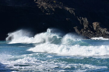 The blue of the  sea and the waves meet the horizon