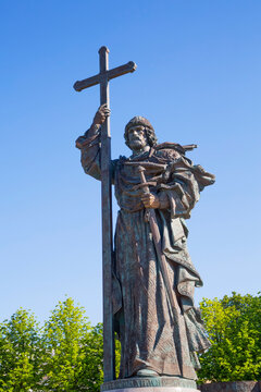 Statue of Pamyatnik Knyazyu Vladimiru; Moscow, Russia