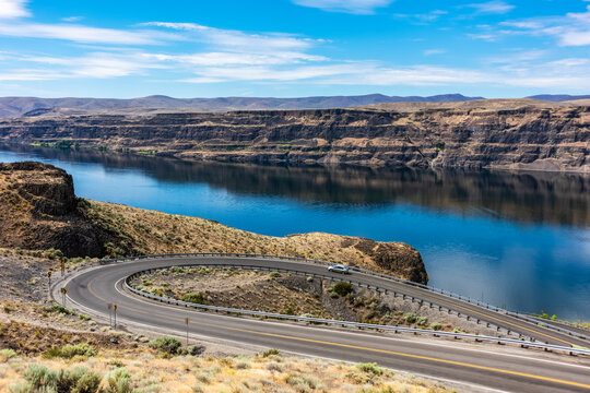 A switchback road leading to the town of Sunland, Washington on the bank of Wanapum Lake on the the Columbia River; Sunland, Washington, United States of America