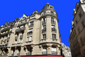 Bel immeuble haussmannien à Paris. France