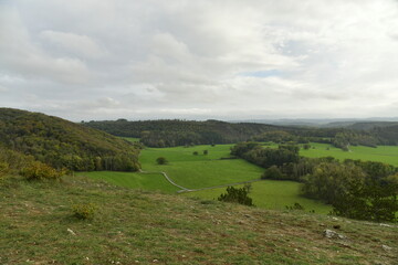 Fototapeta premium Vue de la vallée de la Lesse vers la réserve naturelle de Han-Sur-Lesse en province de Namur 