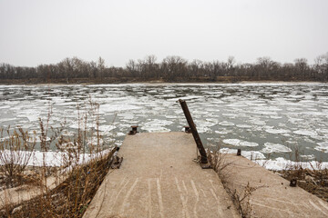 Fototapeta premium Concrete Platform to the Frozen Missouri River