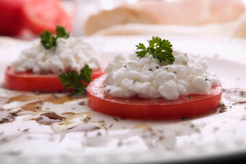 Cottage Cheese on Tomato Slices