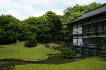 建長寺、鎌倉、お寺、天園ハイキングコース、天園、ハイキング、コース、山、風景、景色、門、寺、仏教、木、緑、葉、自然、庭、日本、日本庭園、芝生、ウォーキング、