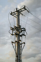 Dead end riser utility pole