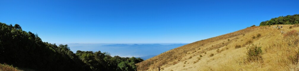 Fototapeta premium view of the mountains