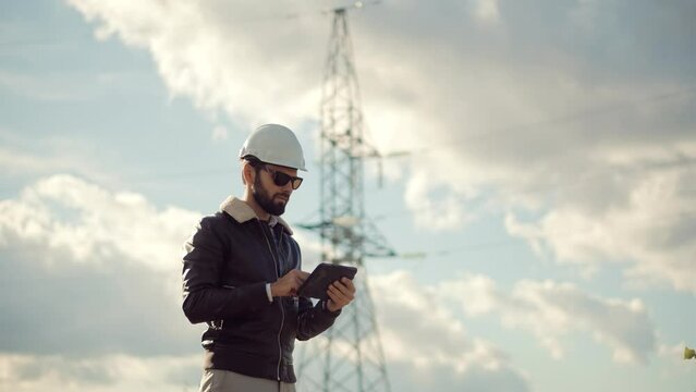 Constructor checking high voltage sensor power line wire