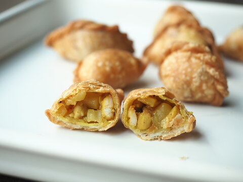 half cut chicken curry puff