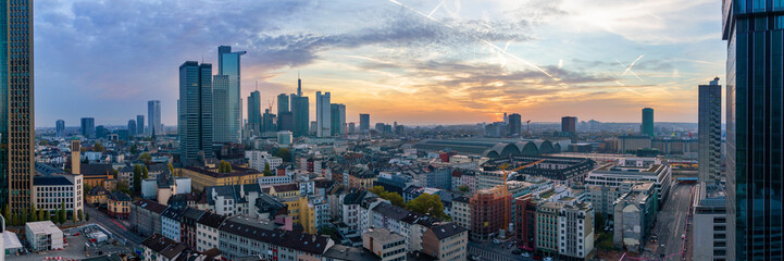 Fototapeta na wymiar Blick über Frankfurt am Main mit Skyline und Hauptbahnhof
