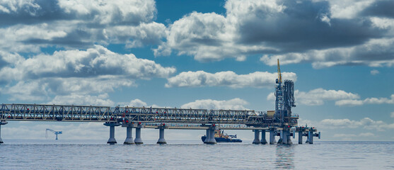 A marine terminal for the shipment of gas from an LNG plant. - obrazy, fototapety, plakaty
