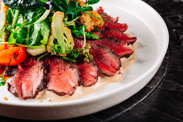 Roast beef salad with vegetables on plate
