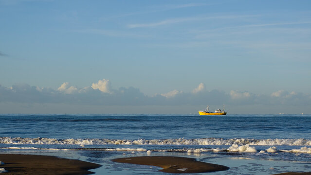 Phaeocystis -Mousse blanche sur la plage d'Ostende en fin de journ&eacute;e