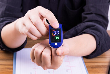 Blood oxygen saturation was measured with a pulse oximeter