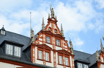 Zwerchhaus mit Ritterfiguren auf dem Coburger Stadthaus, Deutschland