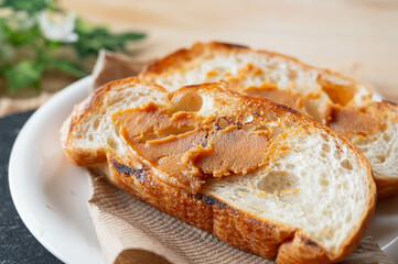 きなこペーストを塗ったバゲット