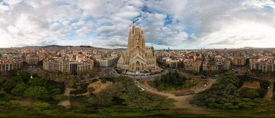 HDR Sagrada Familia Barcelona 360 Sphere Panorama - obrazy, fototapety, plakaty