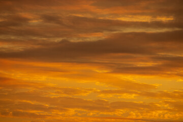 Fototapeta premium sky with clouds and lots of colours at sunset