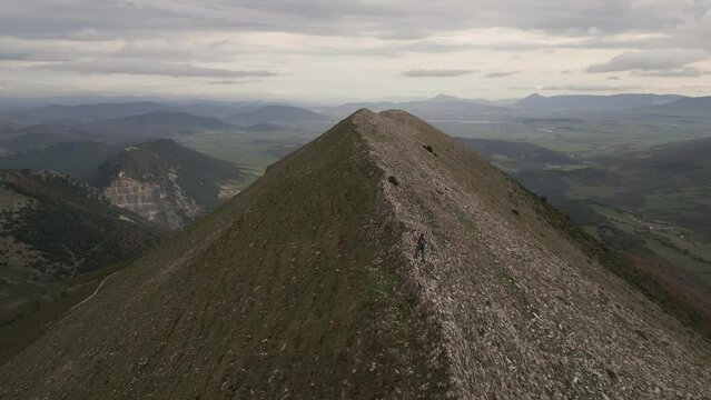 By the Txurregi crest. Pamplona Basin in the background