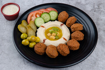 Falafel With Hummus and vegetables