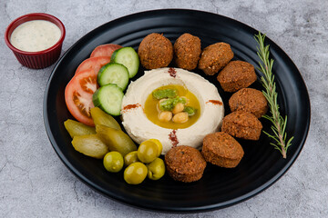 Falafel With Hummus and vegetables