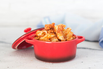 Penne with tomato and cheese