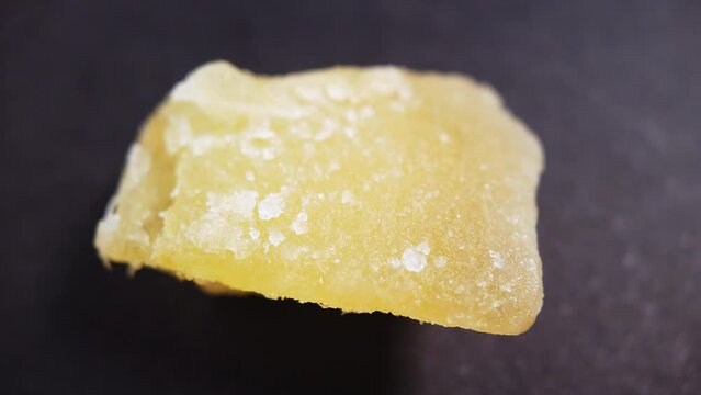 Zenzero zuccherato in un primo piano