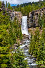 Obraz na płótnie Canvas Tumalo Falls in Springtime