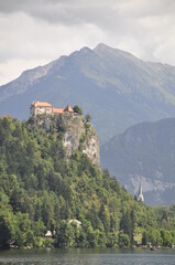 Fototapeta na wymiar Jezioro Bled, Słowenia, Triglavski Park, woda, wakacje, wypoczynek, 