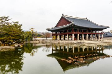 Naklejka premium Exterior of a pavillion of the Gyeongbokgung palace in Seoul, South Korea, Asia