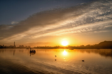 茨城県水戸市　冬の仙波湖の朝