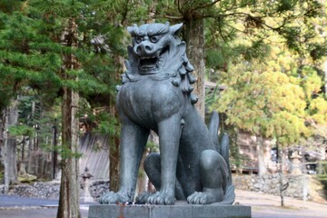 Fototapeta na wymiar 狛犬・御社・壇上伽藍・高野山（和歌山県・高野町）