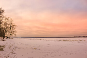 Fototapeta na wymiar Beautiful winter landscape at the ravine Petrie Island, Ottawa river