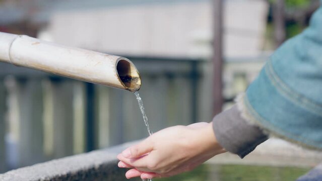 Shrine's innermost grounds is a place to purify the body before entering. Here worshippers wash their hands and mouth, flowing water in an act of ritual purification