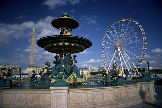 Fountain and Ferris Wheel in Place de la Concorde, Paris, France