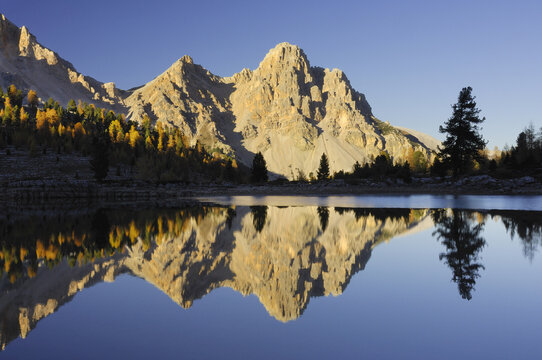 Lago Verde, Eisengabel Peak, Furcia Dai Fers, Fanes Alps, Fanes-Senes-Braies Natural Park, South Tyrol, Italy