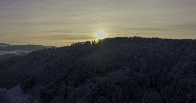 C4K Drohnen flug in einer in einer cinematischen Winterlandschaft in Bayern
