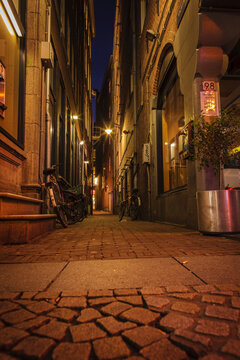 Alley off Damrak, Amsterdam, Netherlands