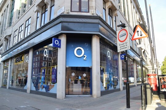 General view of the sign at the O2 Store on Oxford Street, on December 1 2020 in London, UK