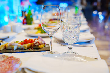 empty wine glasses on the table. tableware for the banquet. 