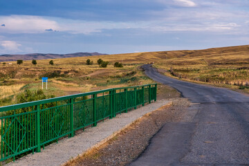 the road to the mountains