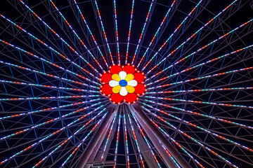 ferris wheel spinning